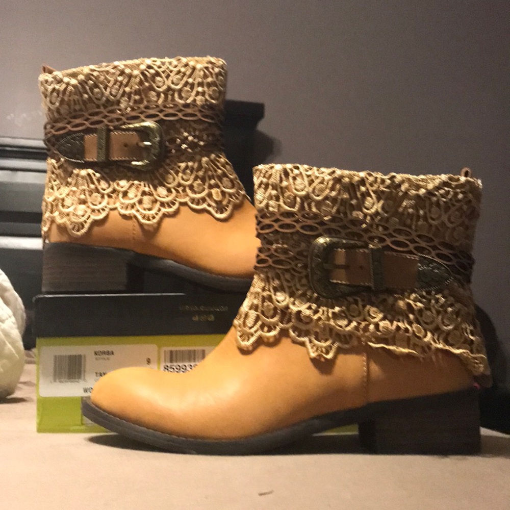 NWOT Very Volatile Boots